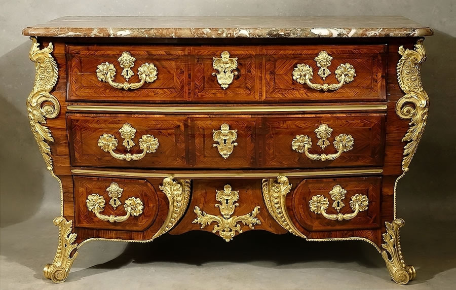 Commode en sarcophage  Louis Delaitre Paris &eacute;poque R&eacute;gence 18e si&egrave;cle